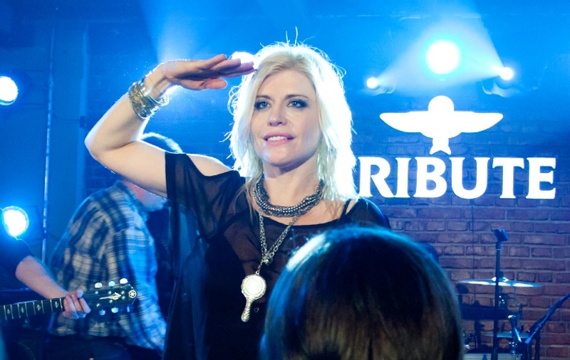 Loredana, super show în club Tribute, de Dragobete! “Iubiţi-vă mult, chiar şi pe internet, la distanţă!”