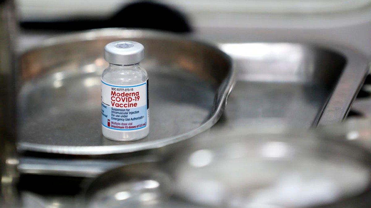 Japonia suspendă noi loturi de vaccin Moderna, după descoperirea unor „substanțe străine”
