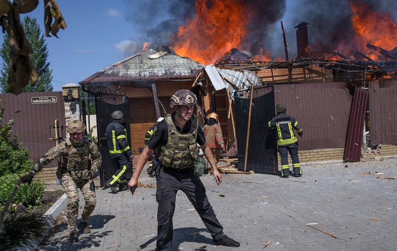 Amnesty International spune că tacticile de luptă ale ucrainenilor pun civilii în pericol: „Baze militare în zone rezidențiale, inclusiv școli și spitale”