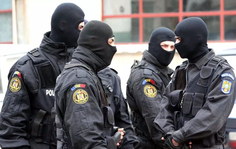 Percheziții la Brăila, chiar pe strada Poliției. Ce caută oamenii legii la afaceriștii pe care i-au vizitat
