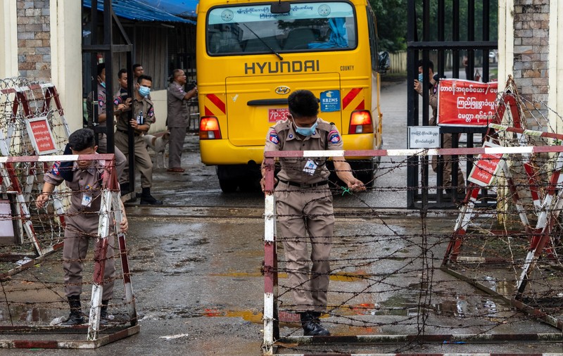 Jurnalist din Myanmar, condamnat la 20 de ani de închisoare pentru că a relatat despre urmările unui ciclon mortal