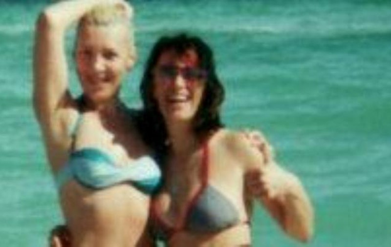 FOTOGRAFIE-DOCUMENT cu LAURA STOICA! Mărește poza s-o cu SILVIA DUMITRESCU, în COSTUM DE BAIE! 