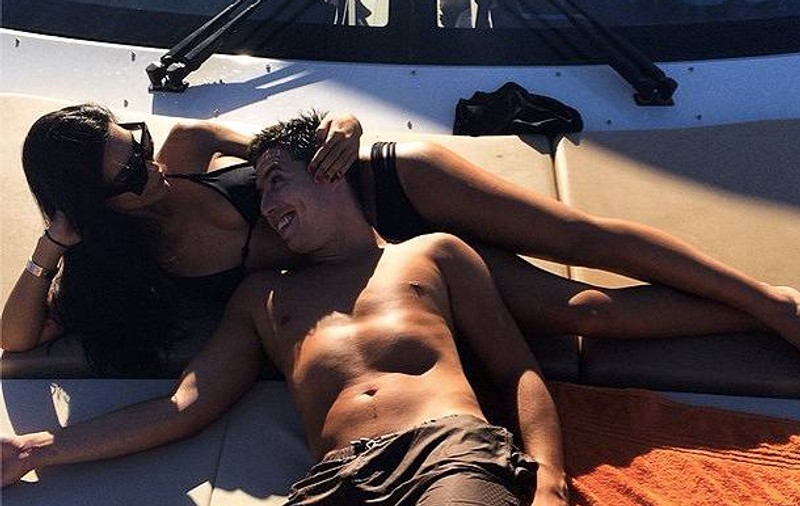 Nasri a uitat de Mondial şi se distrează cu iubita lui în SUA. ^Anara l-a înjurat cu foc pe Deschamps