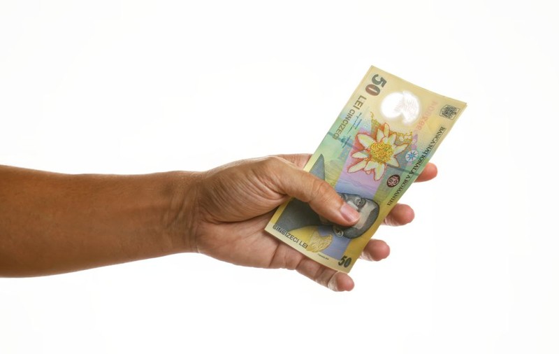Ce salariu trebuie să aibă oamenii din Constanța aflați în „sărăcie energetică" pentru a primi tichete de 50 lei pentru factura la curent