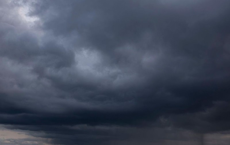 Cod roșu de ploi abundente în Dolj și Olt. Meteorologii ANM anunță precipitații de până la 110 l/mp