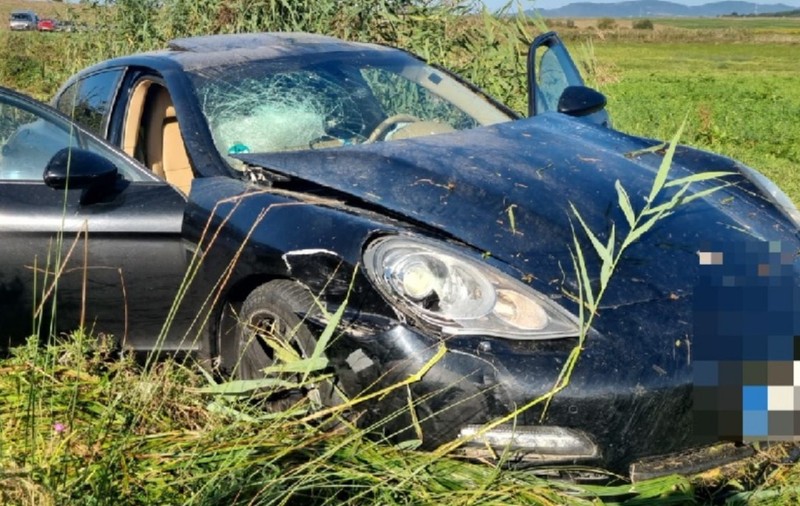 Șofer de TIR atacat cu sabia într-o benzinărie din Huedin de șoferul unui Panamera, care a fugit apoi de polițiști pentru că nu are permis