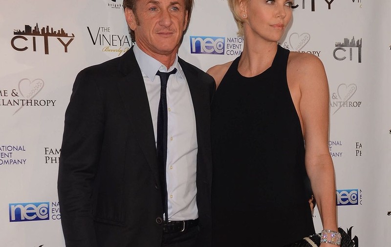 Charlize Theron şi Sean Penn vor să adopte un copil