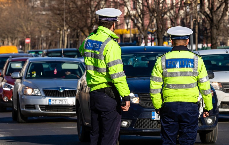 Poliţiştii din Brașov de la Rutieră acuzați de luare de mită au fost plasați sub control judiciar