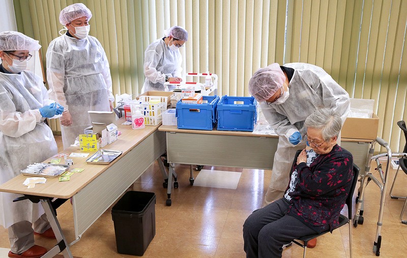 Despre dozajul vaccinului. „Bărbatul american obișnuit cântărește de două ori cât femeia japoneză obişnuită”