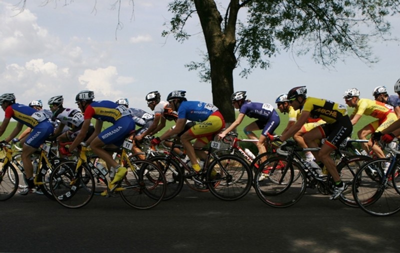 Foto | Liniştea dinaintea furtunii: cicliştii au dat-o la pace înainte de urcarea pe Transfăgărăşan