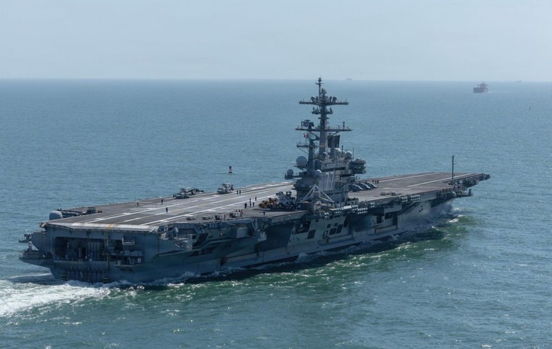 Al treilea portavion cu propulsie nucleară, USS George H.W. Bush, a ajuns în Marea Mediterană și se îndreaptă spre Orientul Mijlociu