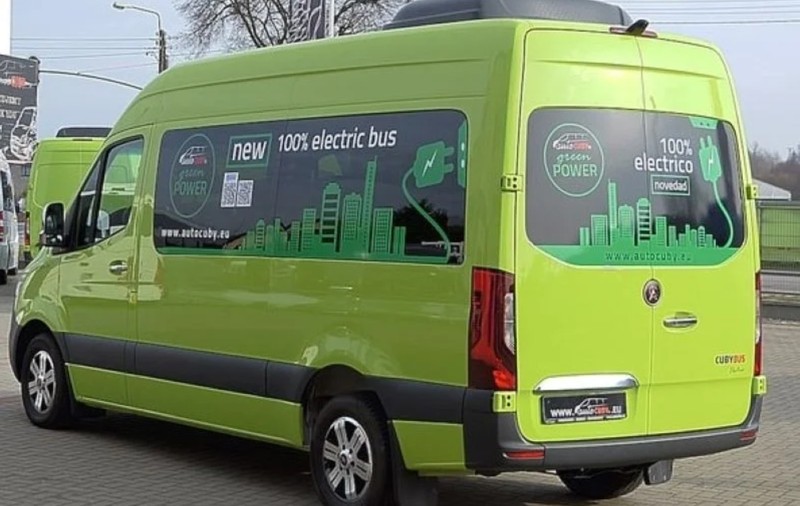 Autoritățile din Brașov cumpără 27 de microbuze electrice pentru transportul școlar al elevilor de la țară