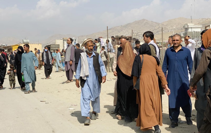 Cel puțin 12 persoane au murit pe aeroportul din Kabul