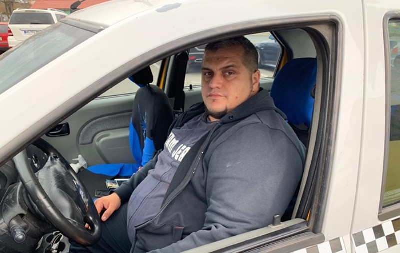 Taximetrist din Timișoara, rănit și tâlhărit cu o șurubelniță. Atacatorul a plecat din arest tot cu un taxi |VIDEO