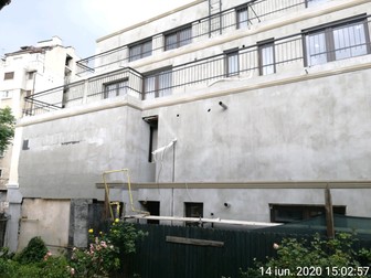 Blocul de lângă casa scriitorului, fotografiat zilele trecute din curtea casei, de Clara Aruștei
