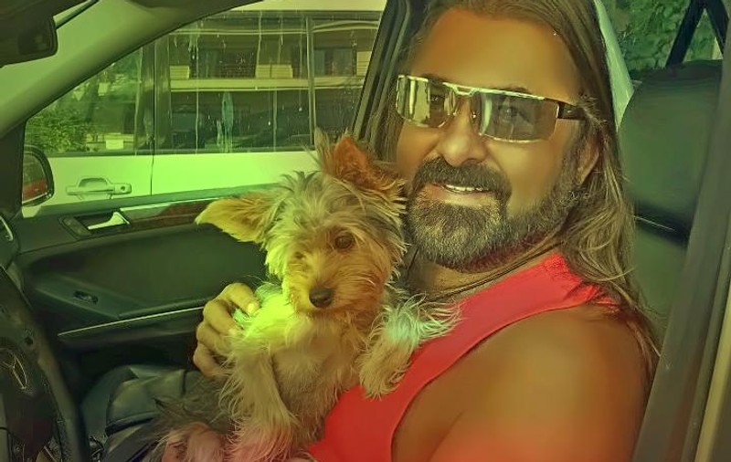 FOTO EXCLUSIV/ Gheorghe Gheorghiu a scăpat dintr-un grav accident pe autostradă! Cum arată bolidul artistului după tamponare