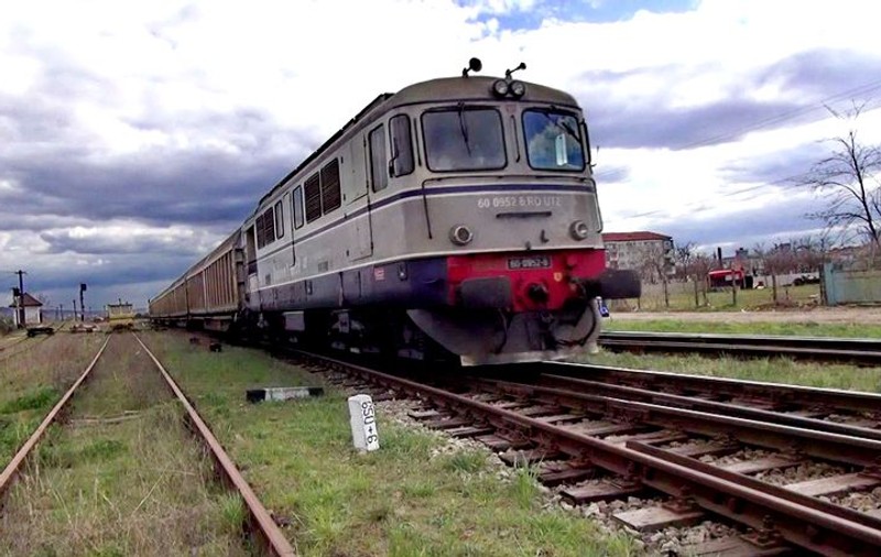 Trenurile de marfă circulă în România cu o viteză medie de 15 km/h
