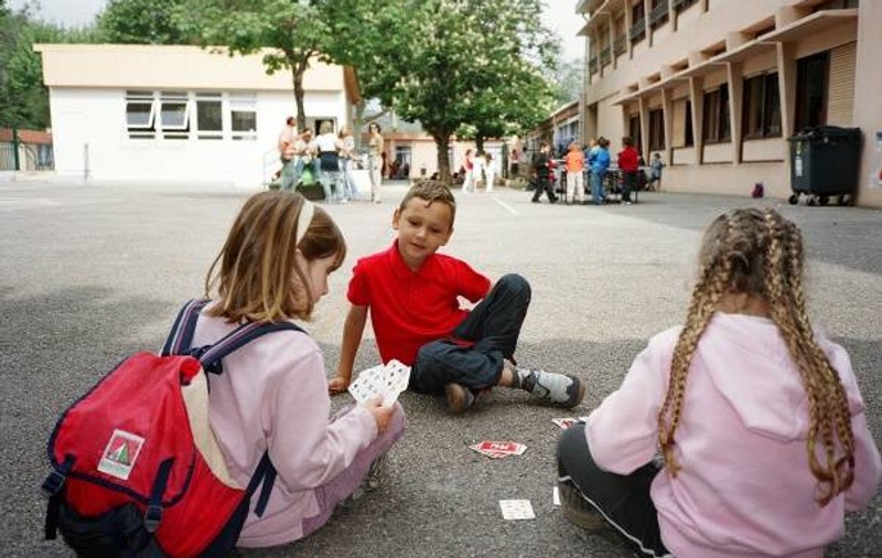 Scandal la Ministerul Educaţiei! Clasa pregătitoare a pus pe jar părinţii şi sindicaliştii 