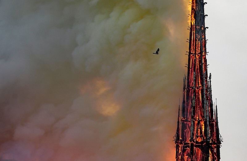 Turnul original, care a ars în incendiul din aprilie 2019, va fi reconstruit/FOTO: EPA
