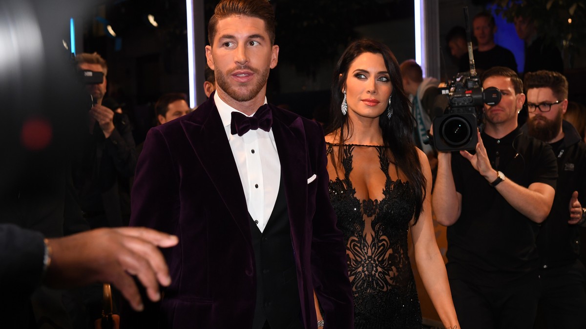 Soțiile și iubitele fotbaliștilor au făcut parada modei la Gala premiilor ''The Best'' a FIFA. Sergio Ramos și iubita lui, Pilar Rubio, au atras privirile