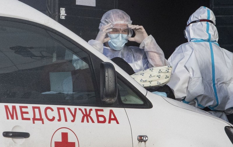 Trei medici din Rusia s-au infectat cu coronavirus după ce au făcut vaccinul Sputnik V