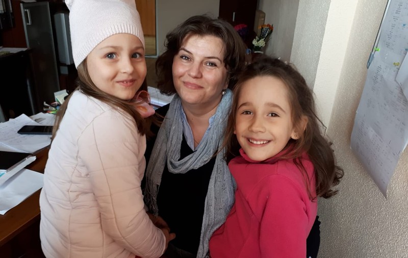 Lecția unei directoare care își duce elevii la voluntariat: „Teorie știu, dar cum să-și dezvolte empatia, nu”