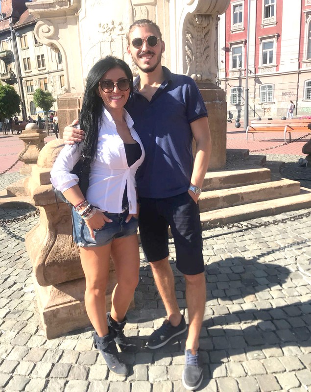 Cum arată fiul antrenoarei Kinga Sebestyen. Alex are 22 de ani și a petrecut patru luni în România împreună cu mama lui