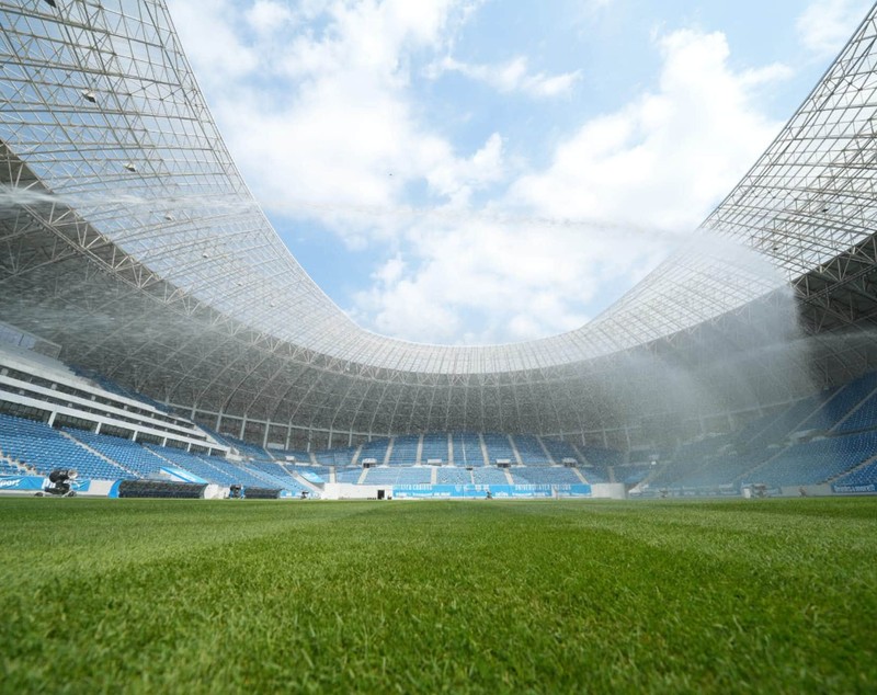 Lia Olguța Vasilescu a postat poze cu gazonul de lux de pe stadionul din Craiova pe Facebook, dar a închis secțiunea de comentarii