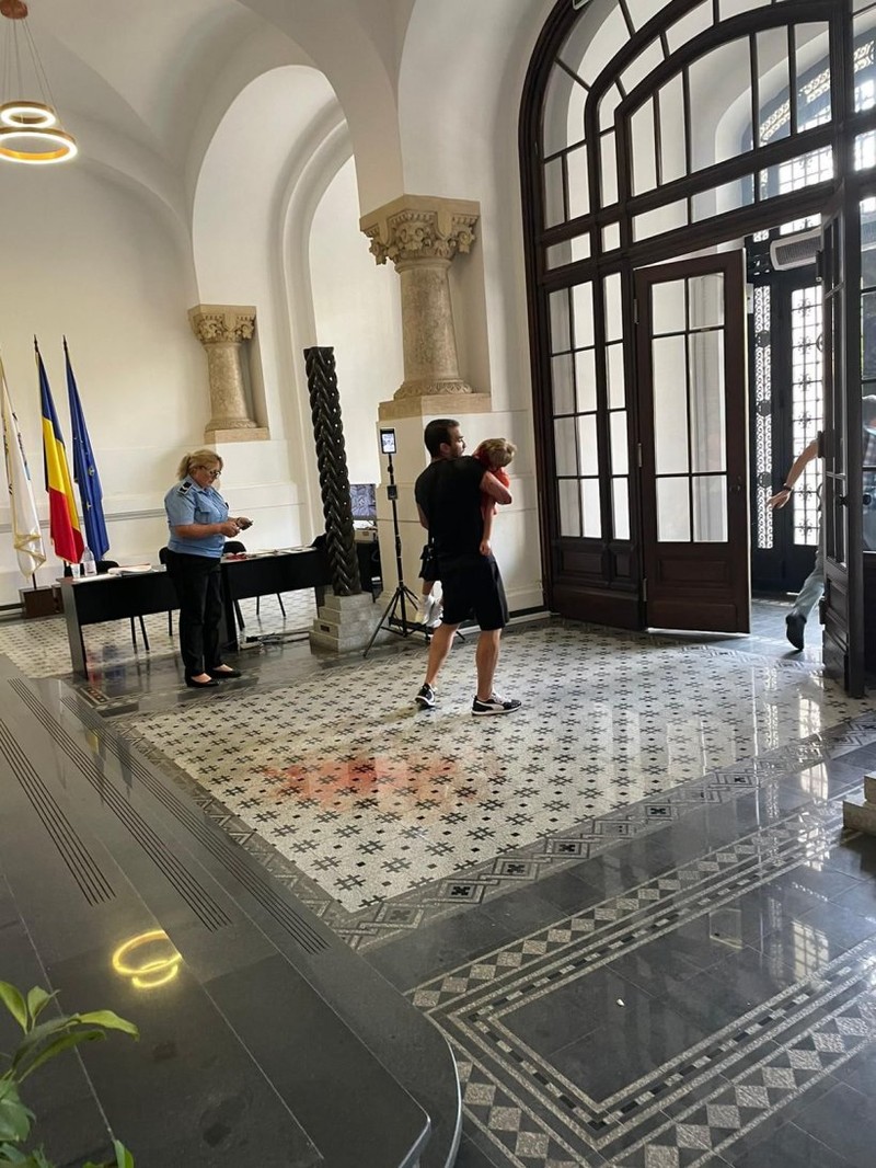 Interiorul PMB, unde a avut loc incidentul. Clădirea se află pe Bulevardul Elisabeta din București, la nr. 47. Foto: Antena 3