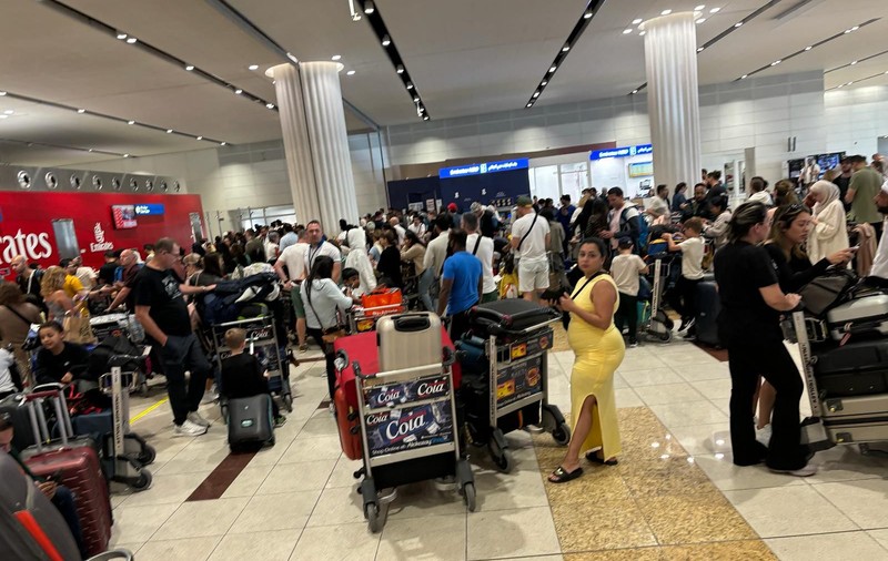 20 de copii din Sibiu, blocaţi în Dubai, din cauza inundaţiilor. Se vor întoarce în țară cu aeronava cu care se deplasează Ciolacu