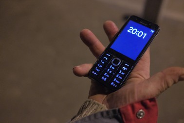 Are un telefonul pentru seniori, dar visează la un smartphone pentru a fi în pas cu tehnologia