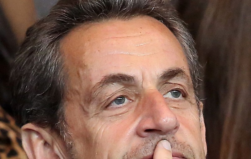 NICOLAS SARKOZY, REŢINUT. O VIAŢĂ PERSONALĂ TUMULTUOASĂ! De la CĂSĂTORIA cu o ROMÂNCĂ, la CARLA BRUNI! | FOTO