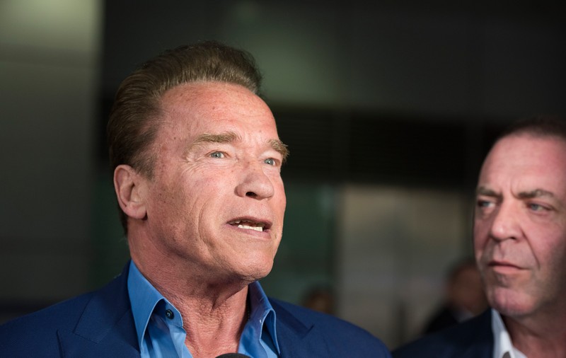 Arnold Schwarzenegger l-a atacat dur pe Trump după summitul de la Helsinki: Ai stat acolo ca un biet molâu