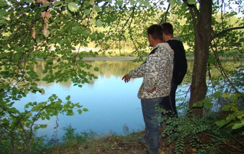 Şapte contrabandişti au ”pescuit”, de pe un mal pe celălalt al Prutului, cu lanseta, 9.000 de pachete de ţigări