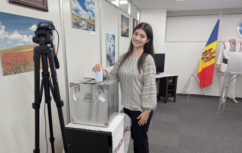 Primul votant de la alegerile parlamentare din Republica Moldova a fost o studentă stabilită în Japonia: „Viitorul se scrie prin fiecare vot onest”