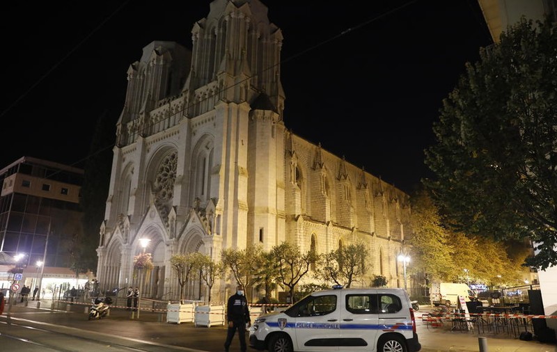SITE Intelligence: Atacul terorist de la Nisa a fost ”sărbătorit masiv” de jihadişti. Extremiștii au îndemnat la noi atacuri, prin propagandă online
