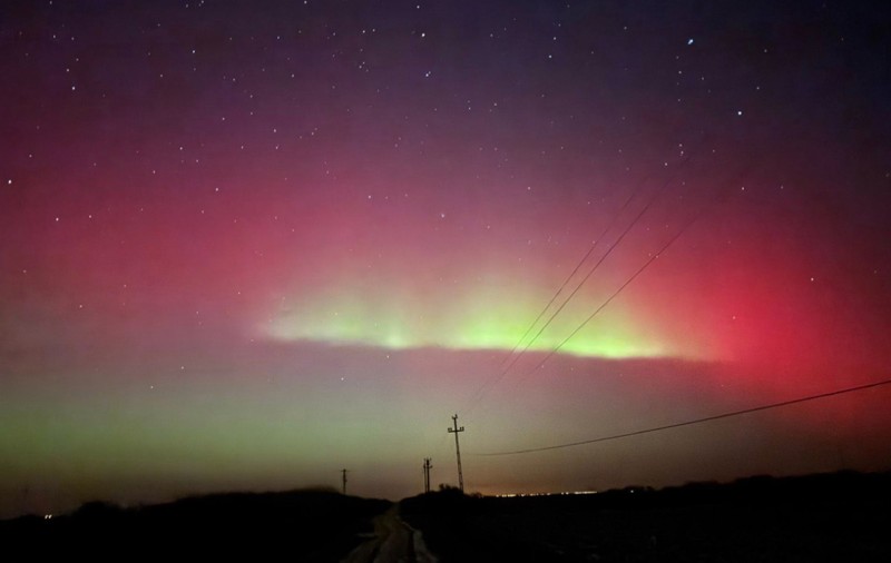 Cum s-a văzut aurora boreală în România. Fenomenul a fost provocat de o furtună geomagnetică severă
