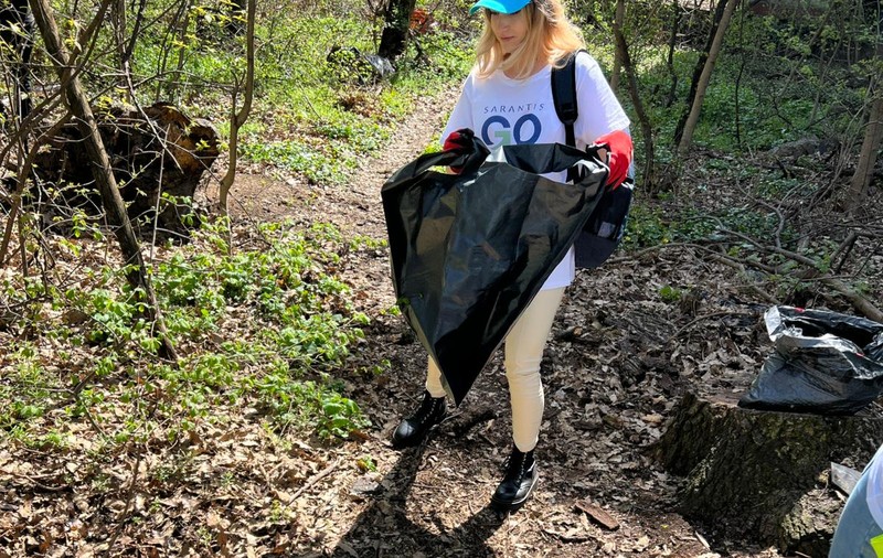 Peste 100 de saci menajeri cu deșeuri au fost colectați vineri, din nordul Capitalei - o inițiativă Sarantis România împreună cu Let’s Do It Romania