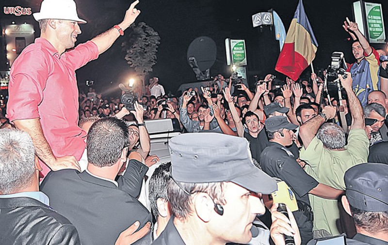 Lucian Bute a petrecut până la 6 dimineaţa