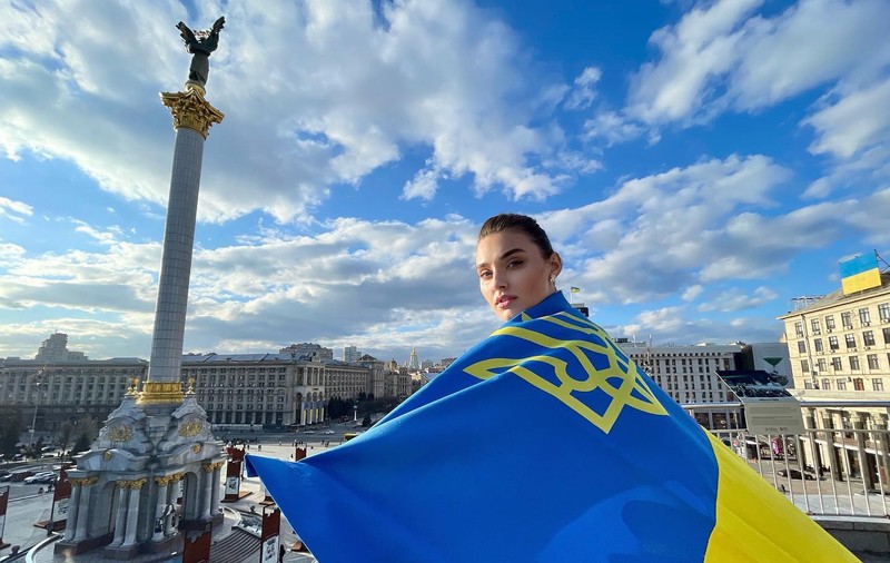 EXCLUSIV. Interviu cu fosta Miss Ucraina despre războiul din țara sa: „Avem o vorbă: SUA salvează lumea în filme, armata ucraineană salvează lumea reală”