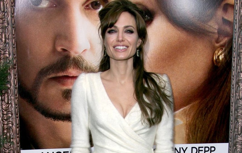 Angelina Jolie: "Nu am nicio operaţie estetică"
