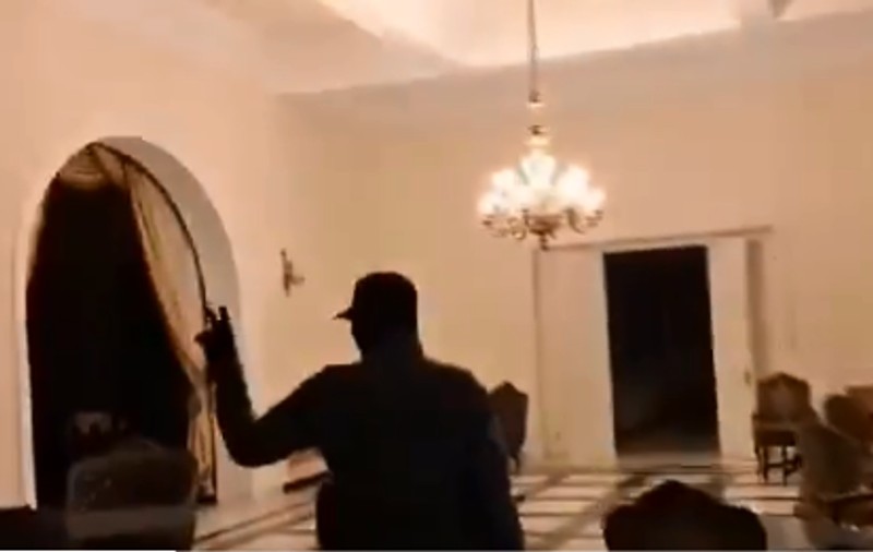Rebelii sirienii au capturat palatul prezidențial din Alep și arată luxul și opulența în care trăiește președintele Bashar Al-Assad