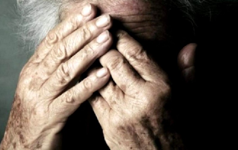 Un tânăr din Vaslui, încarcerat pentru că și-a violat bunica, vrea să fie eliberat pentru a avea grijă de ea. „Nu are cine să-i taie lemne”