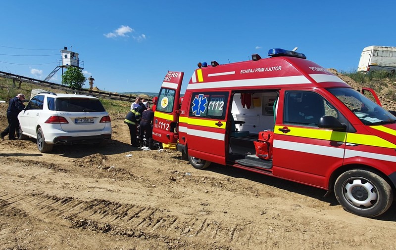 Un bărbat a fost prins într-o bandă transportoare la o balastieră din Prahova. Poliția a deschis un dosar penal pentru vătămare din culpă