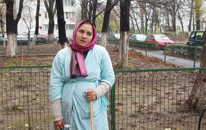 VIDEO / Cerasela din Leordeni, cerșetoarea care cântă imnuri religioase. ”M-ai văzut, m-ai ajutat, Domnul fie lăudat, măi...”