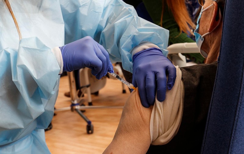 Studiu: Succesul vaccinării, dovedit de numărul mic de decese