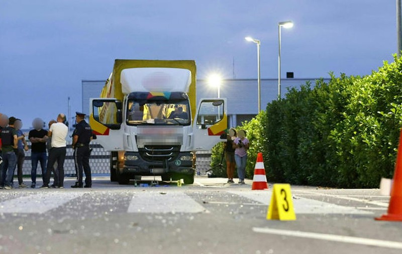 Șoferul român care a făcut cinci accidente în drum spre o biserică pe care a distrus-o cu TIR-ul riscă să ajungă într-un centru de terapie criminalistică, în Austria