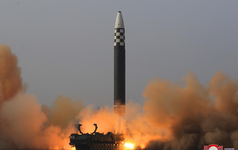 Phenianul a lansat două rachete balistice în Marea Japoniei, la scurt timp după plecarea Kamalei Harris din Coreea de Sud