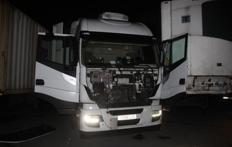 Un român din Belgia a fost călcat de un camion condus de soția lui! Bărbatul e în stare gravă