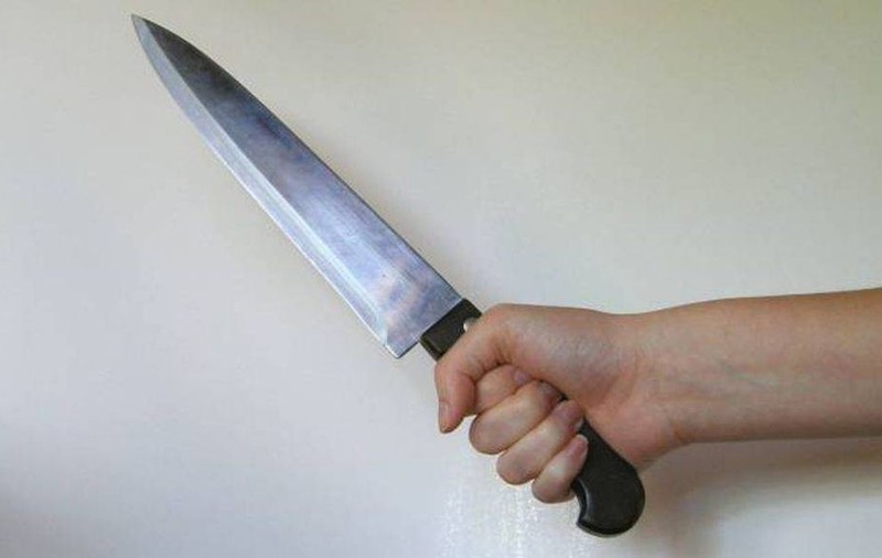 O femeie din Arad, înjunghiată mortal în fața unei biserici